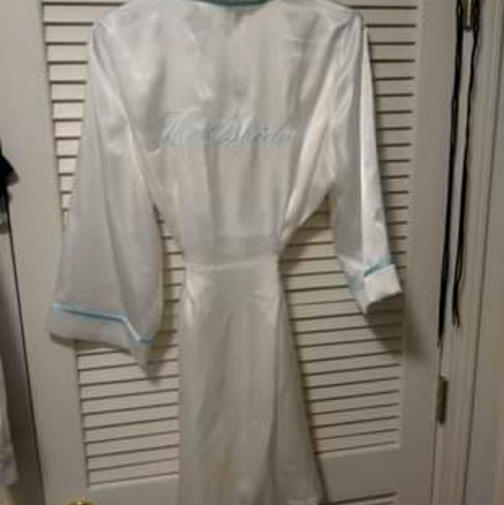 Bride Robe - Picture 1 of 4
